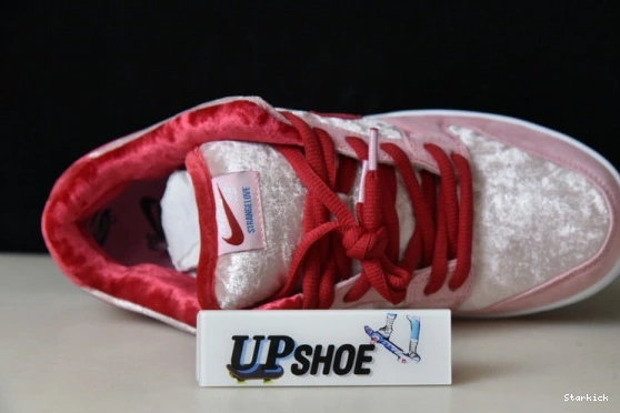 Dunk  CT2552-800 Nike SB StrangeLove Skateboards Low 0727